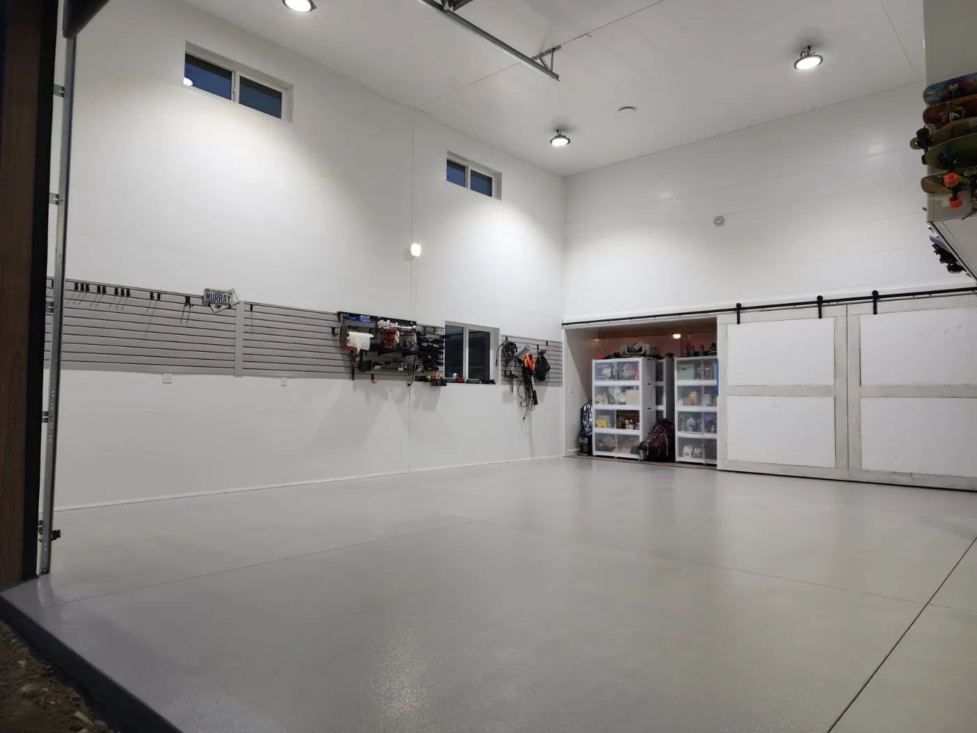 Smooth silica polyaspartic floor coating in a light neutral tone